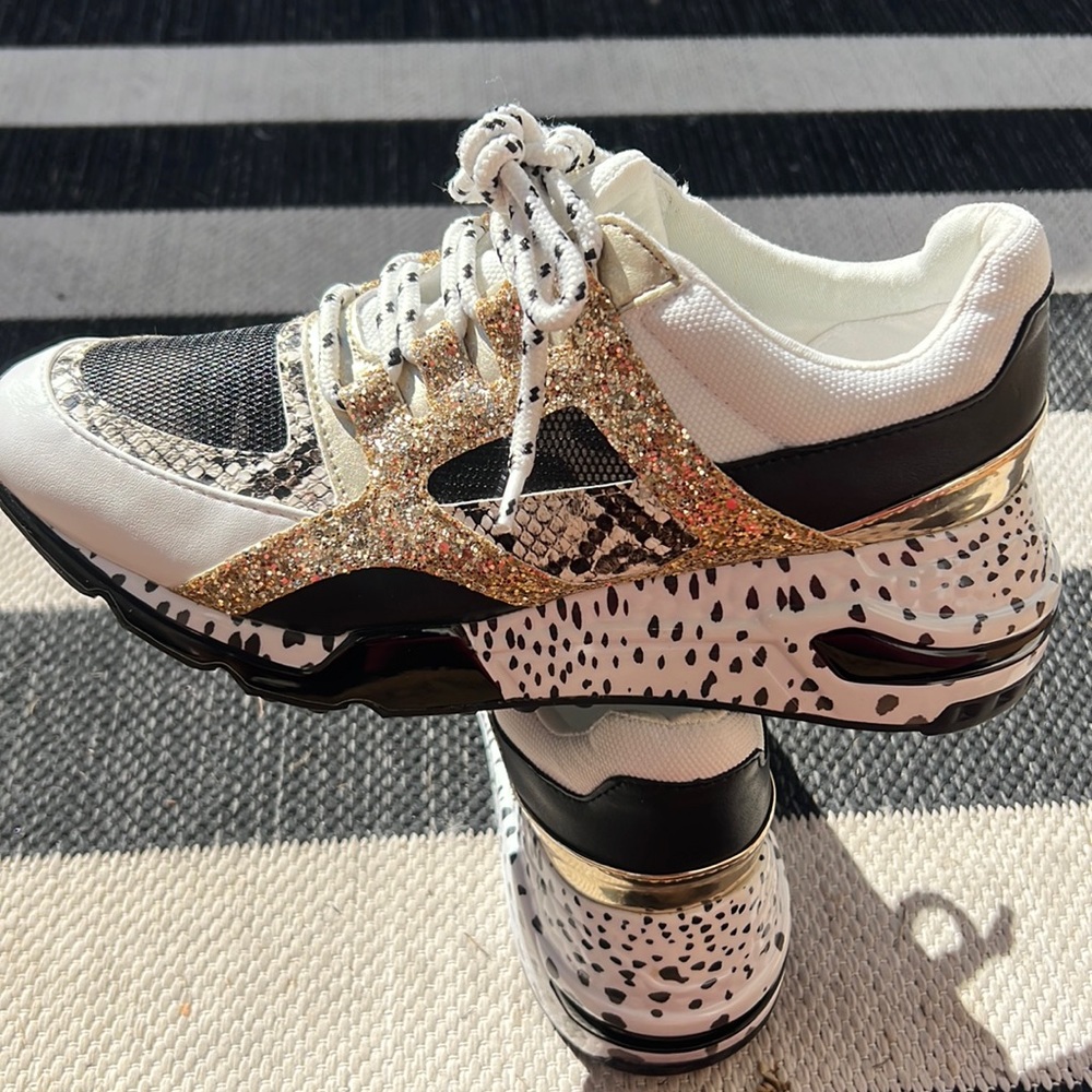Steve Madden gold glitter black white 8.5 sneakers